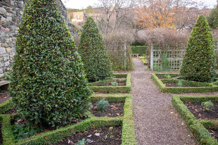 Dunbars Close is a great cheap thing to do in Edinburgh